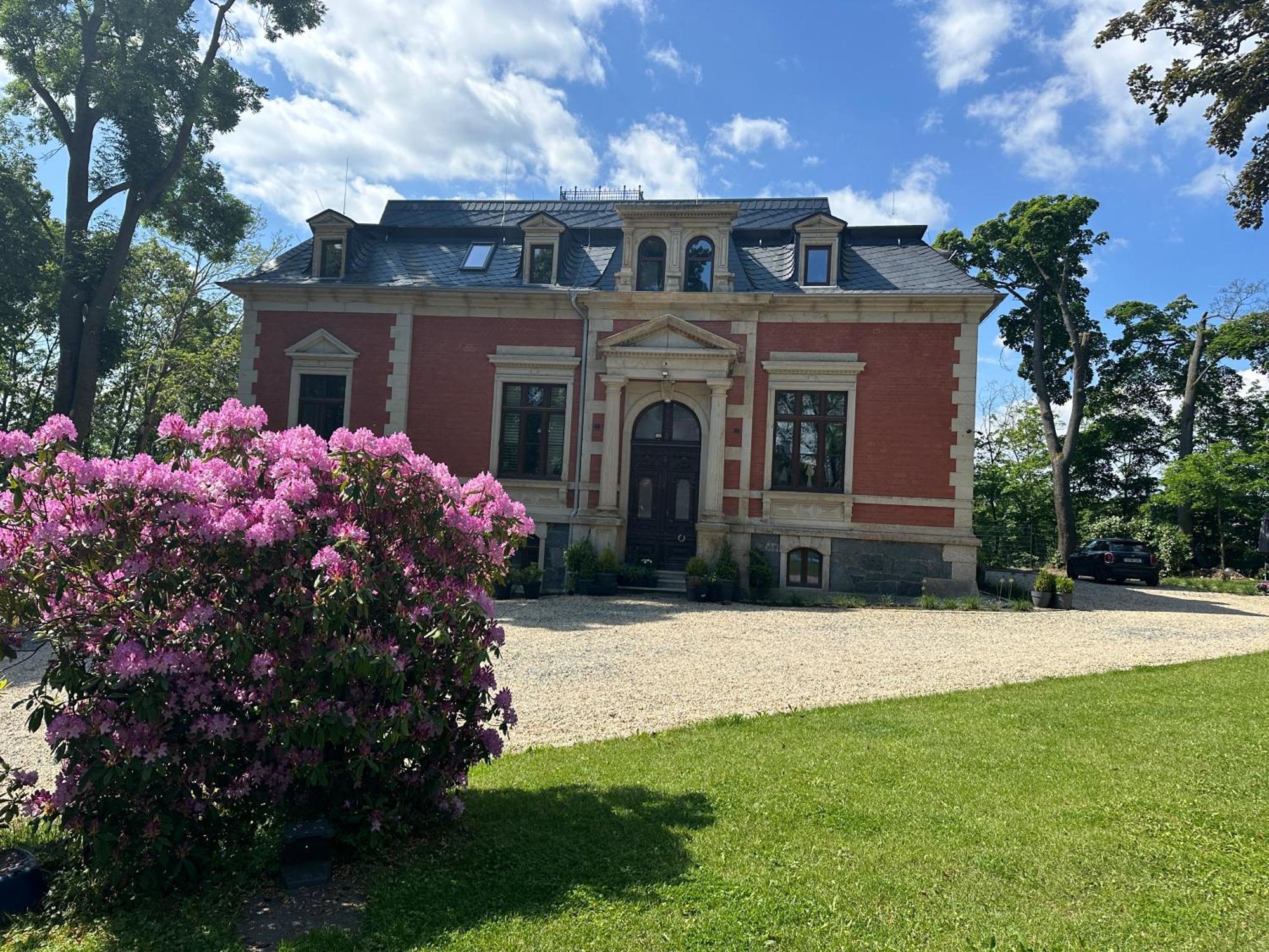 * Stadtvilla Plauen * * Aussergewoehnlich * 2 Zimmerwohnung * Zentrumsnah Luaran gambar
